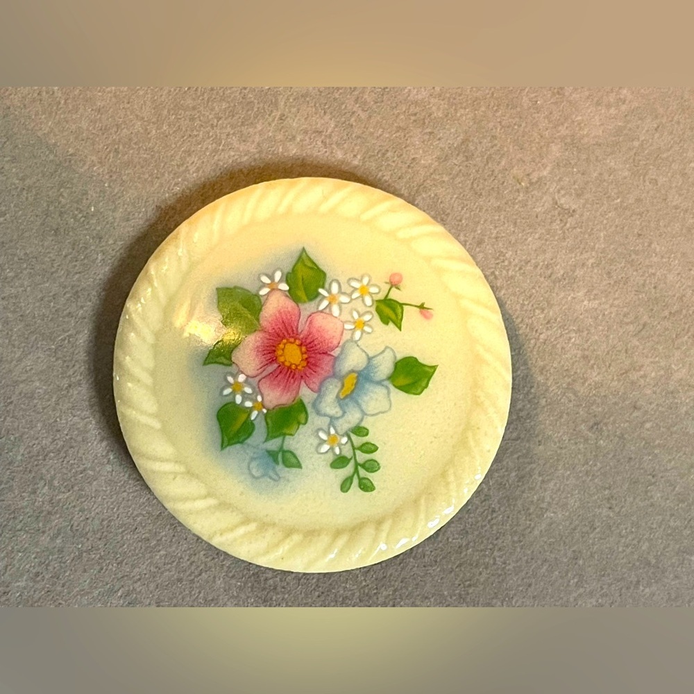 Vintage Avon plastic brooch